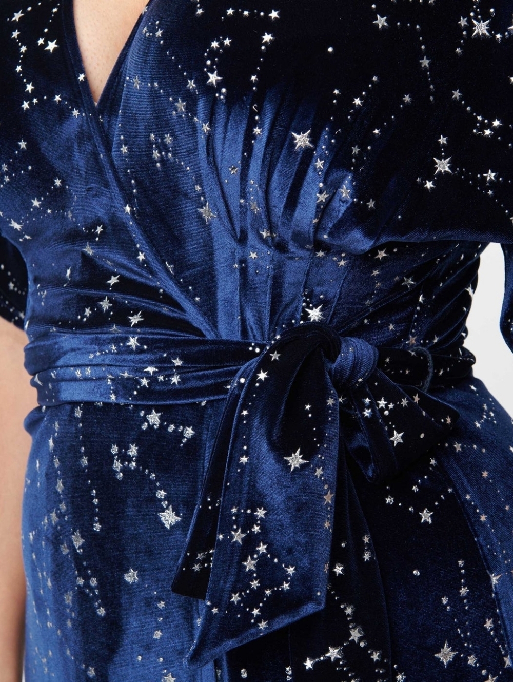 Unique Vintage 1970s Navy & Silver Stars Velvet Wrap Midi Dress, Size 2X/18 - Picture 2 of 6